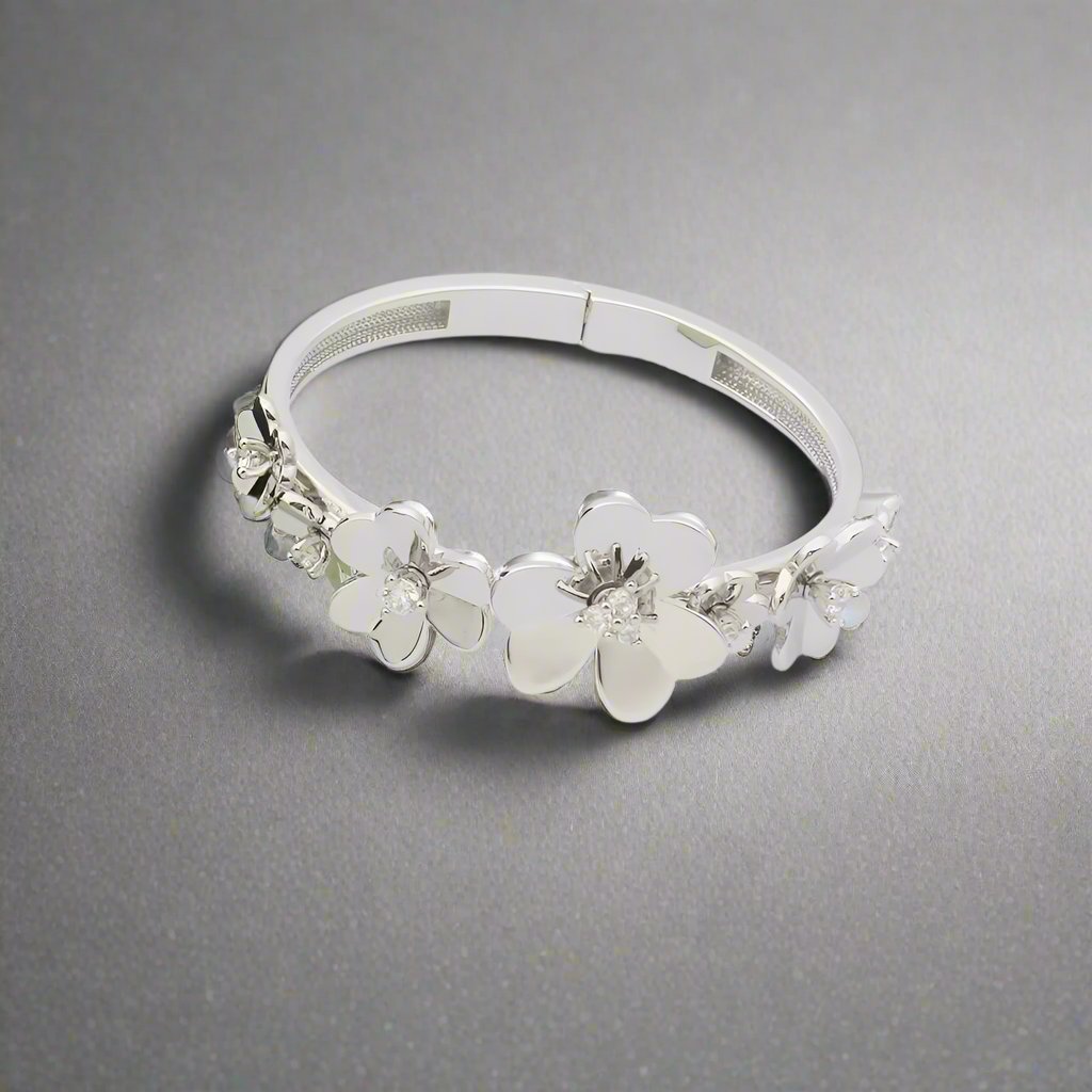 18K Frivole Seven Flowers Bracelet